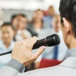 علت لرزش صدا در زمان سخنرانی و صحبت کردن چیست ؟
